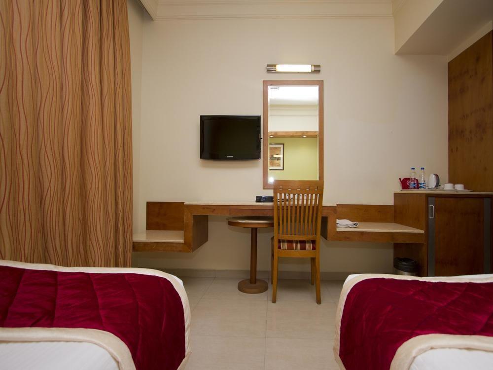 העיר בנגלור Oyo Rooms Indiranagar 100 Ft Road מראה חיצוני תמונה