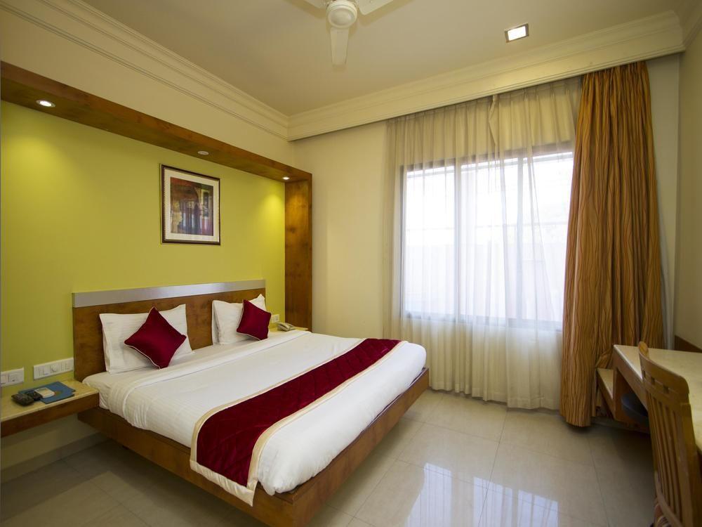 העיר בנגלור Oyo Rooms Indiranagar 100 Ft Road מראה חיצוני תמונה