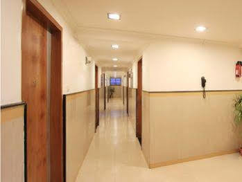העיר בנגלור Oyo Rooms Indiranagar 100 Ft Road מראה חיצוני תמונה